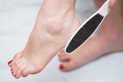 Cara menghaluskan tumit kaki