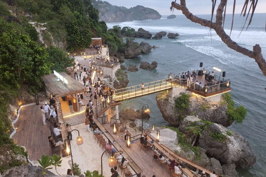 On The Rock Gunungkidul Jadi Destinasi Wisata Baru di Pantai Drini